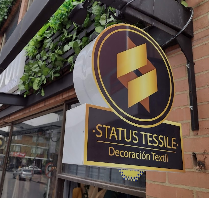 AVISOS EN ACRILICO TIPO BANDERA