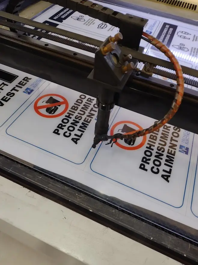 SEÑALIZACIONES CORTADAS EN LASER