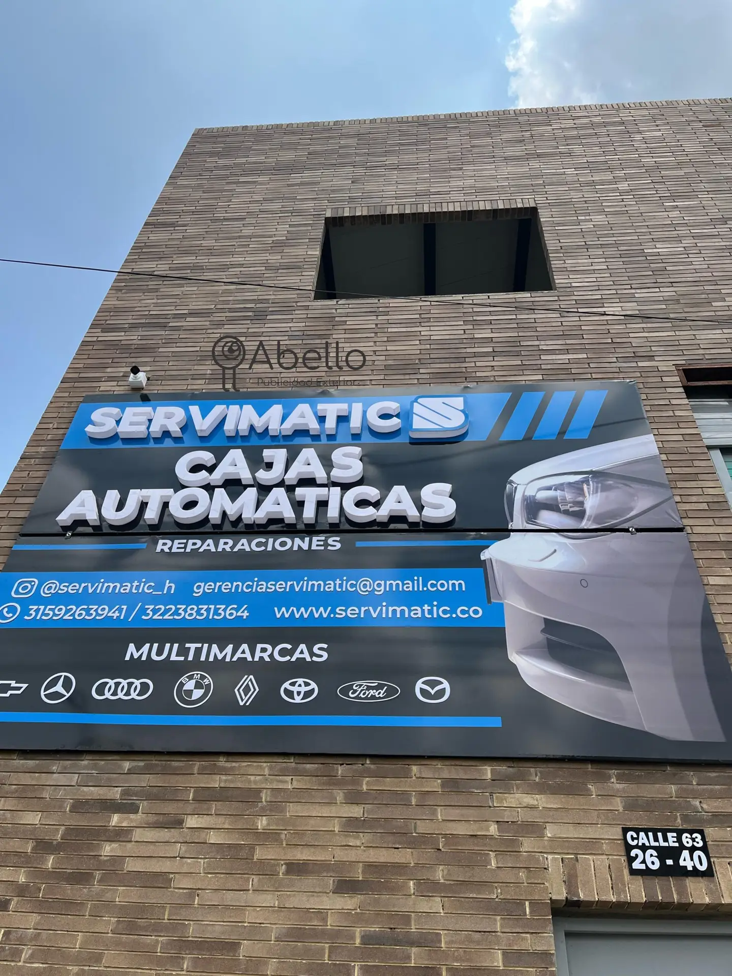 aviso letras acrilico con iluminación